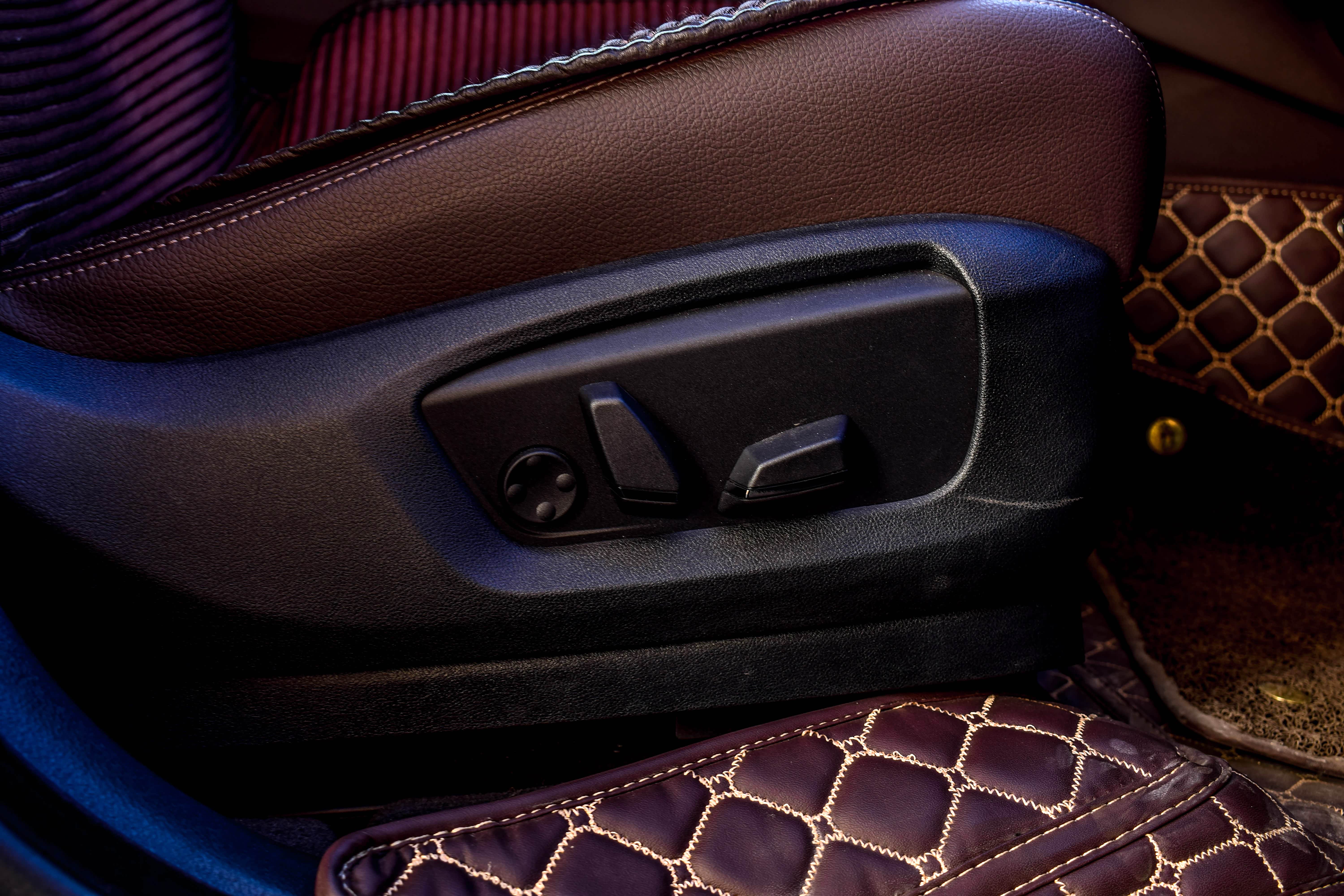 8项电动座椅调节