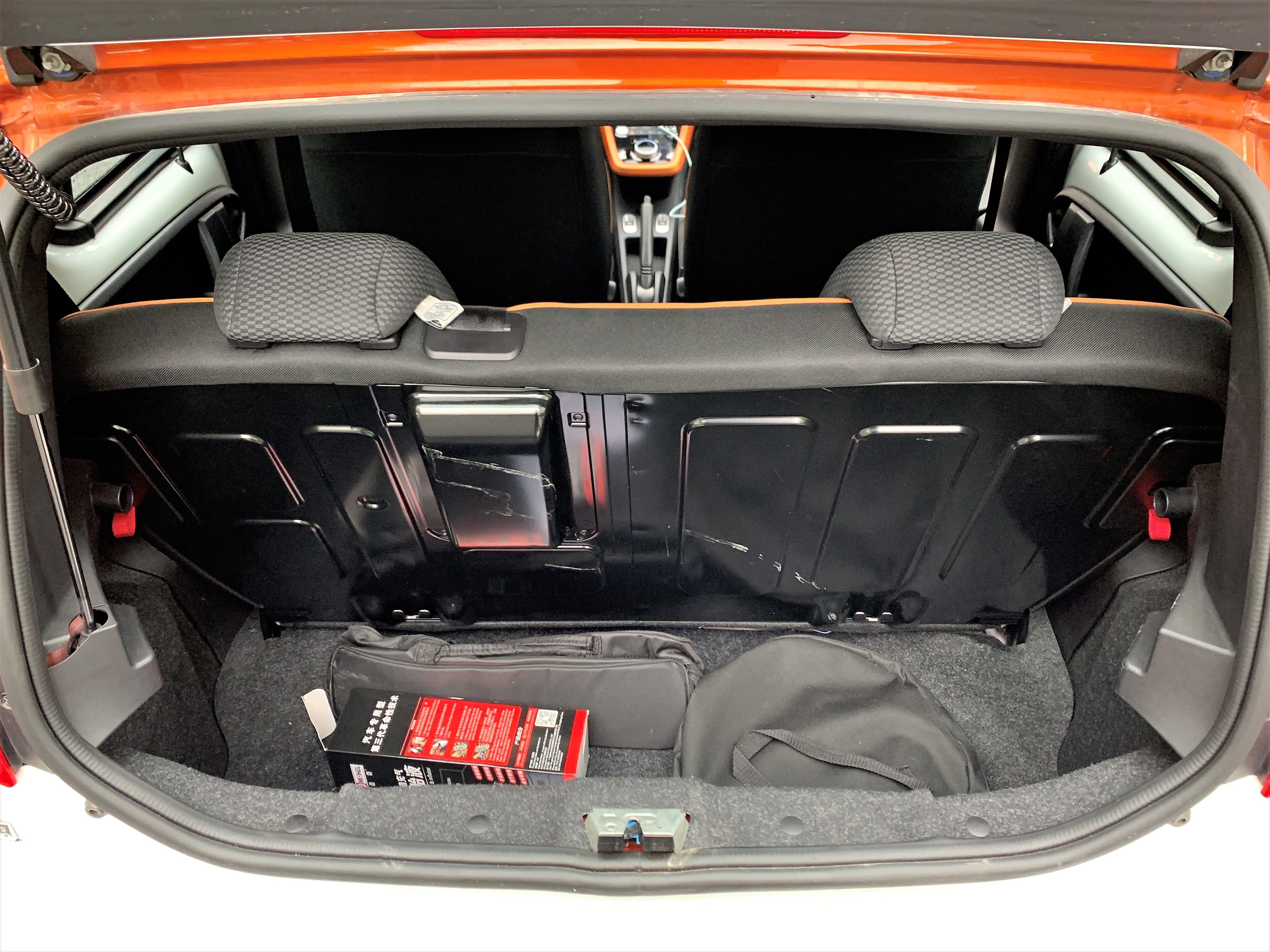 e1的尾箱也只是微型车的正常水平，满足城市使用应该是足够了