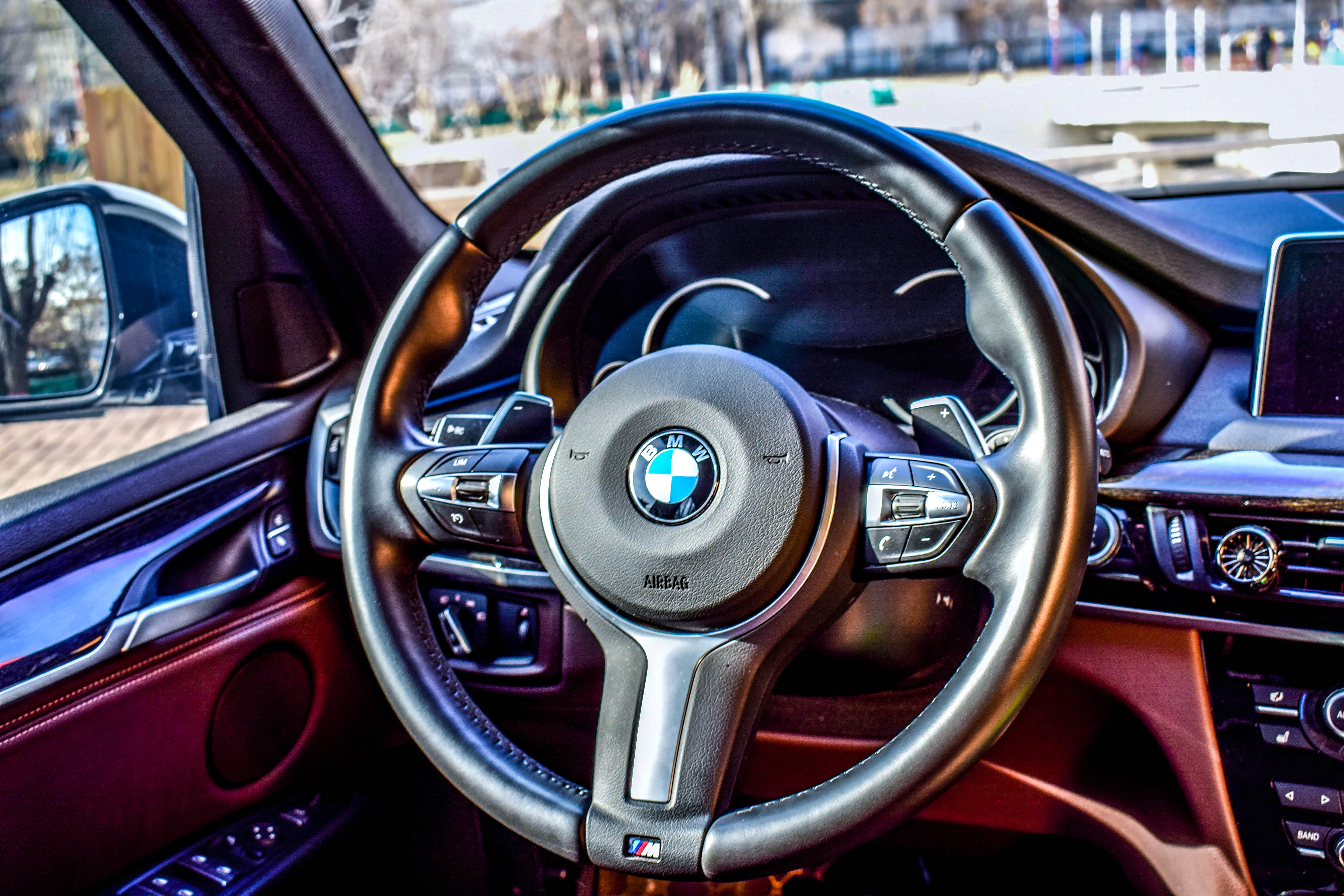 三幅式多功能方向盘