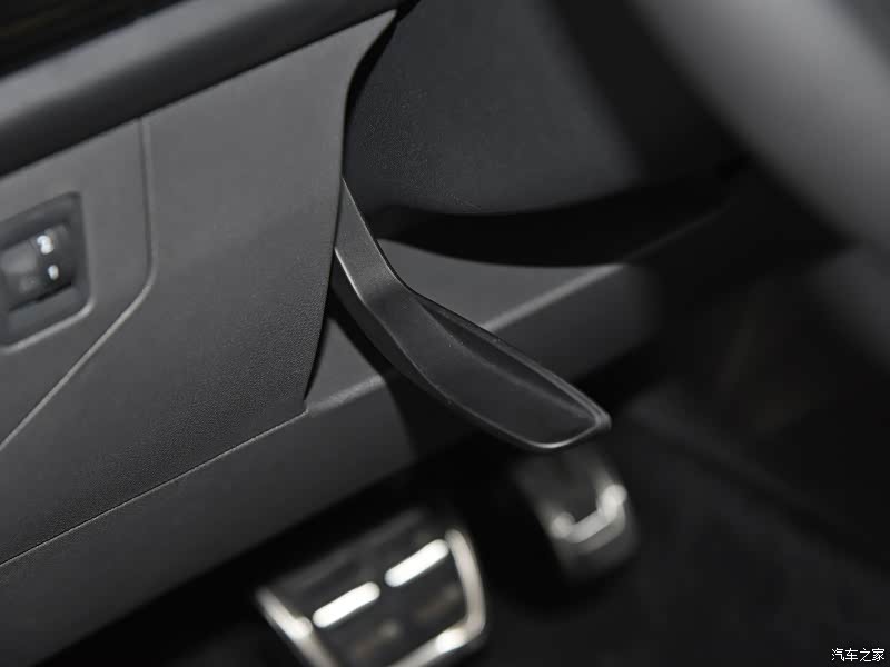 VS5全系搭载4向调整方向盘，能够适合绝大多数不同身材驾驶者的驾驶舒适性需求