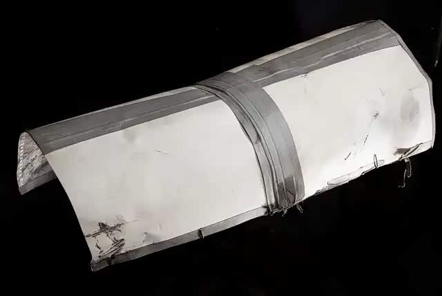 被用作临时挡泥板的舱外地图