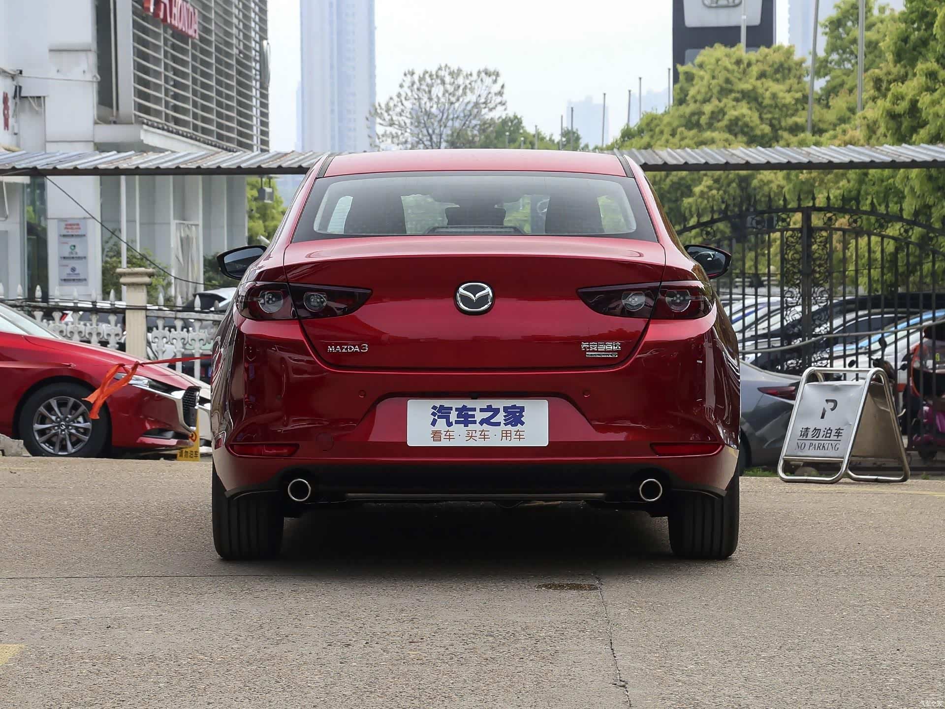 尾部的双出排气