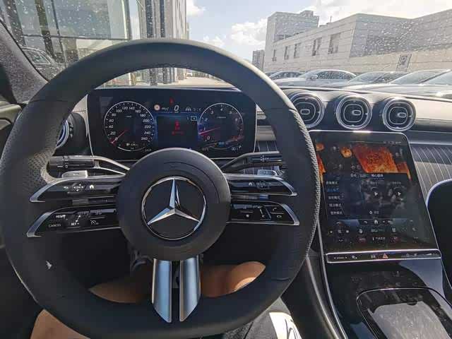 （其实这个驾驶舱高级氛围还是可以的）