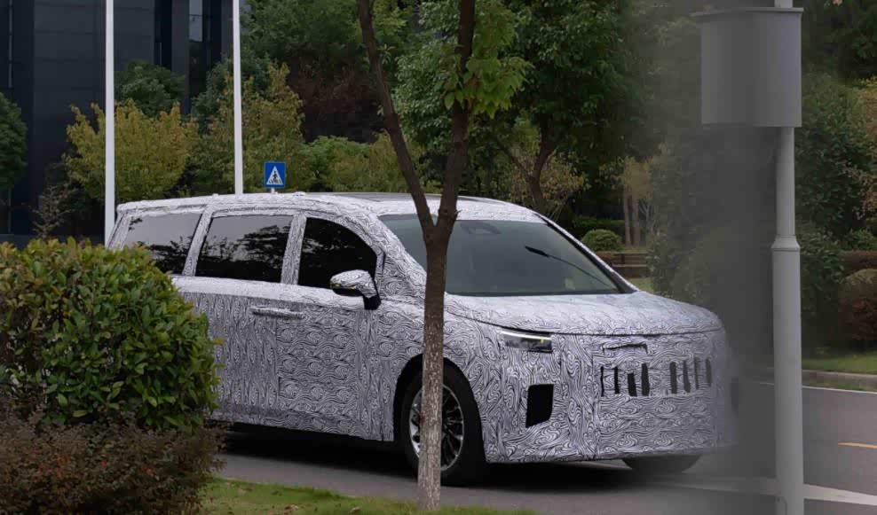 岚图首款MPV谍照曝光 广州车展正式亮相 岚图首款MPV谍照曝光 广州车展正式亮相