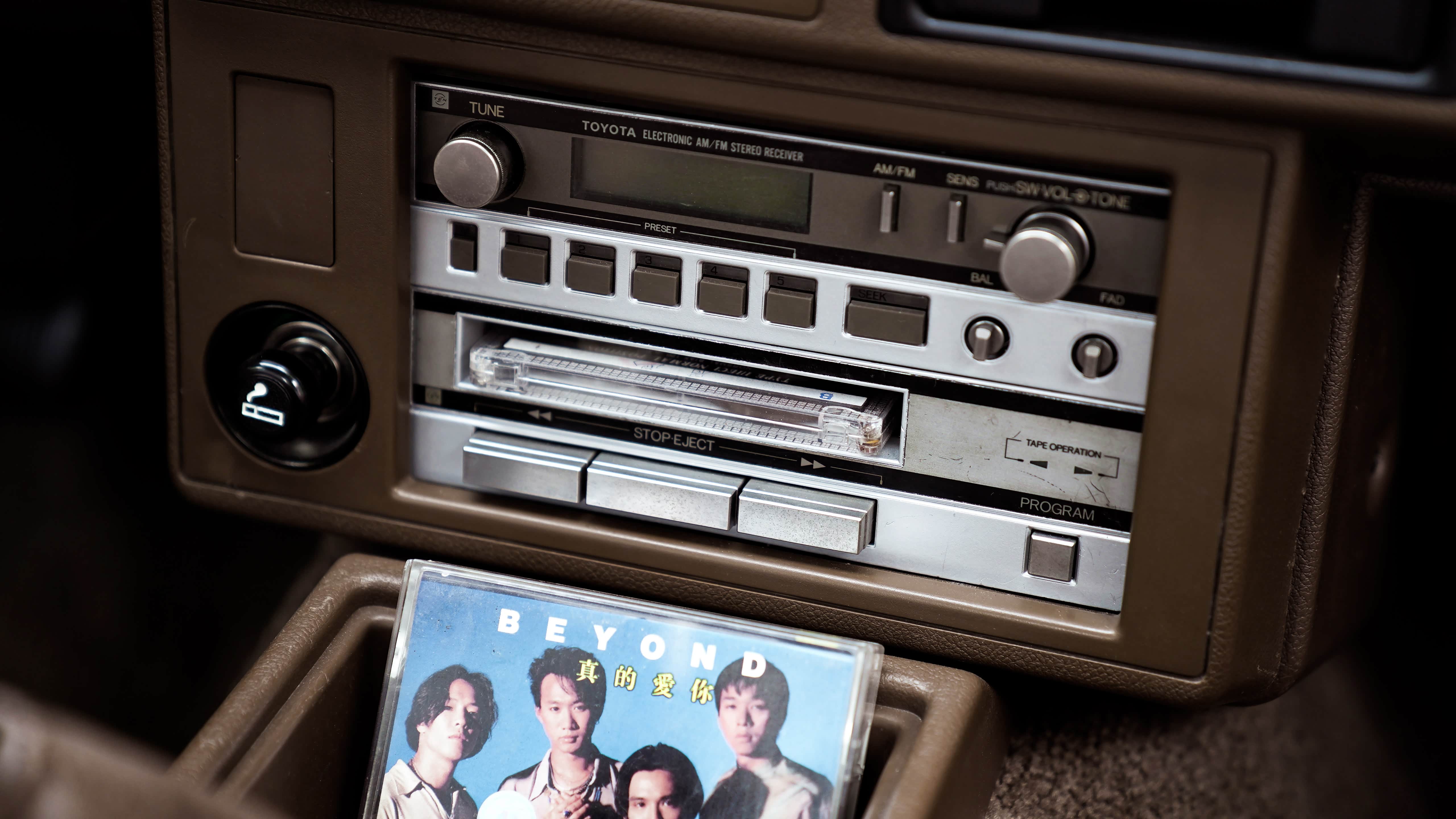 多媒体区域为收音机，磁带机