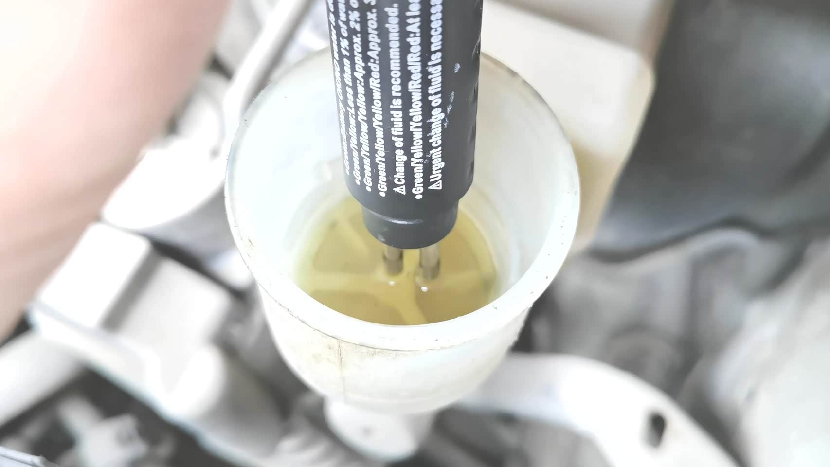 车子到底多久更换一次刹车油？告诉你真正的换油标准，别被坑了