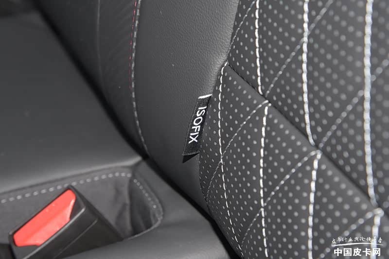 长城炮越野皮卡后排安全座椅插口