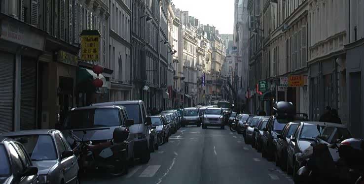 法国巴黎拥挤的街道