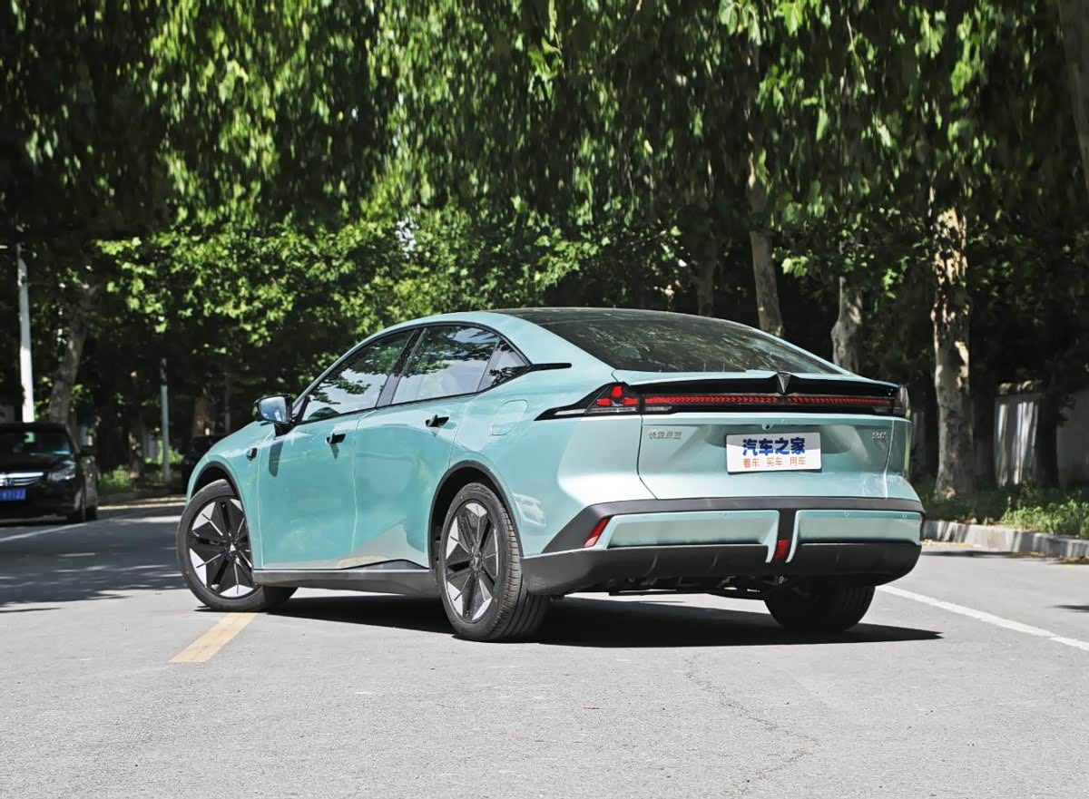 長安深藍SL03 2022款1.5L 1200增程版