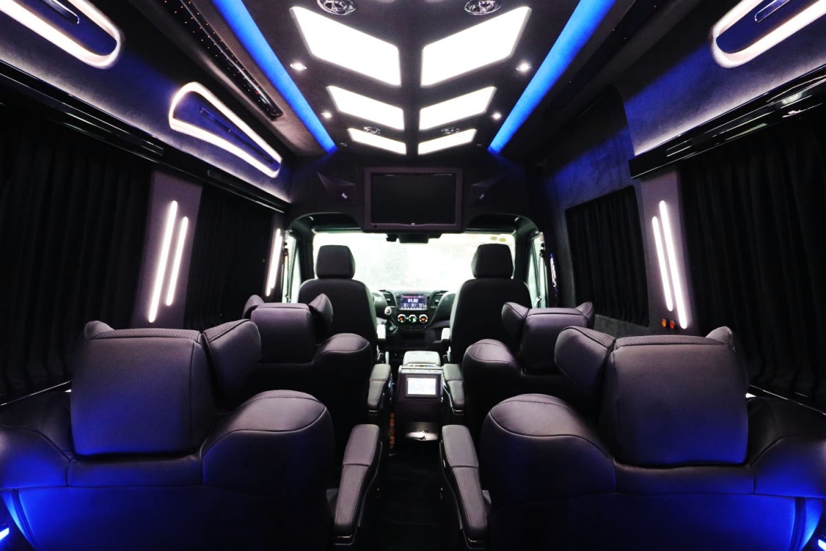 进口依维柯New Daliy 九座豪华商务舱