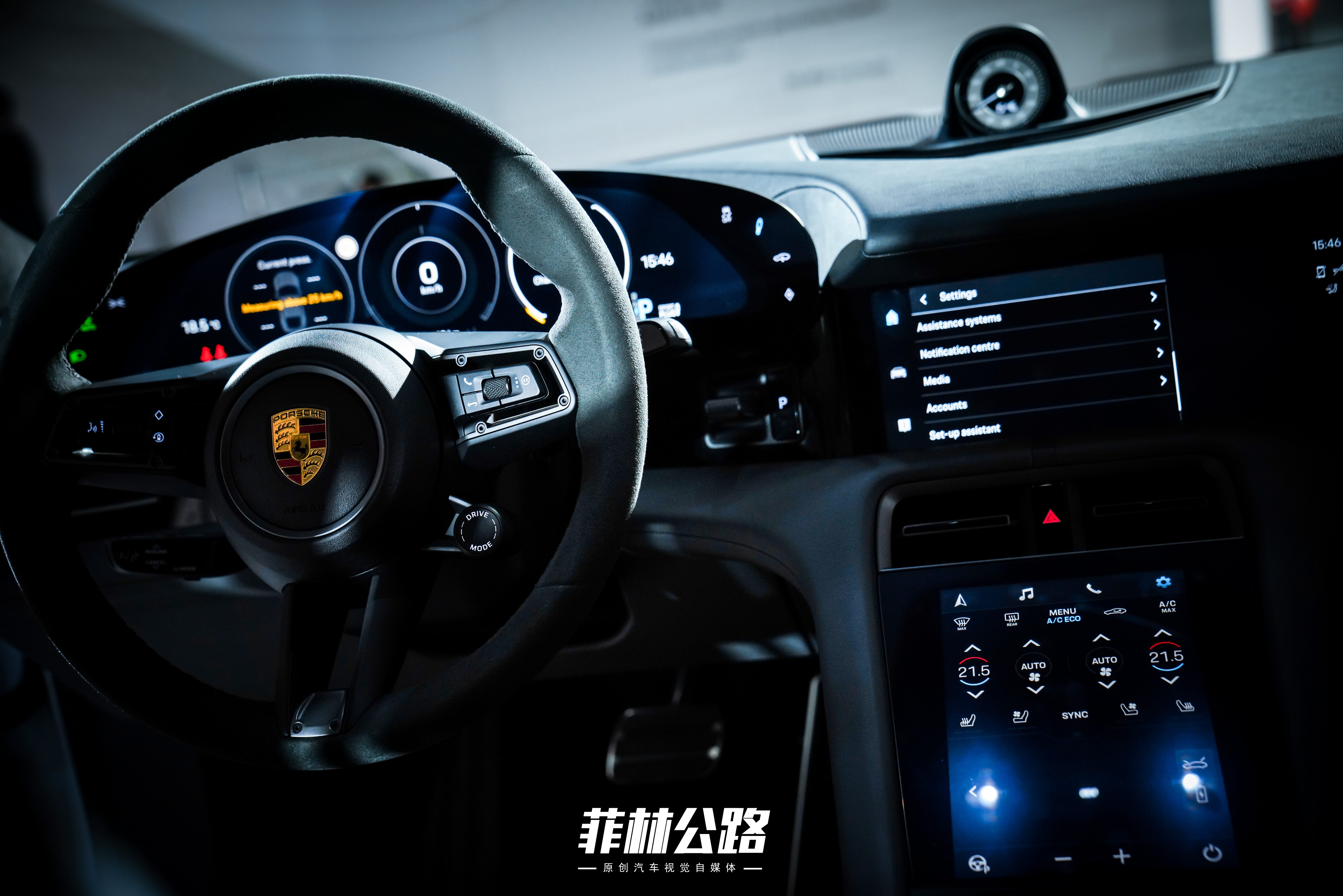 当传统拥抱未来!实拍保时捷taycan turbo s