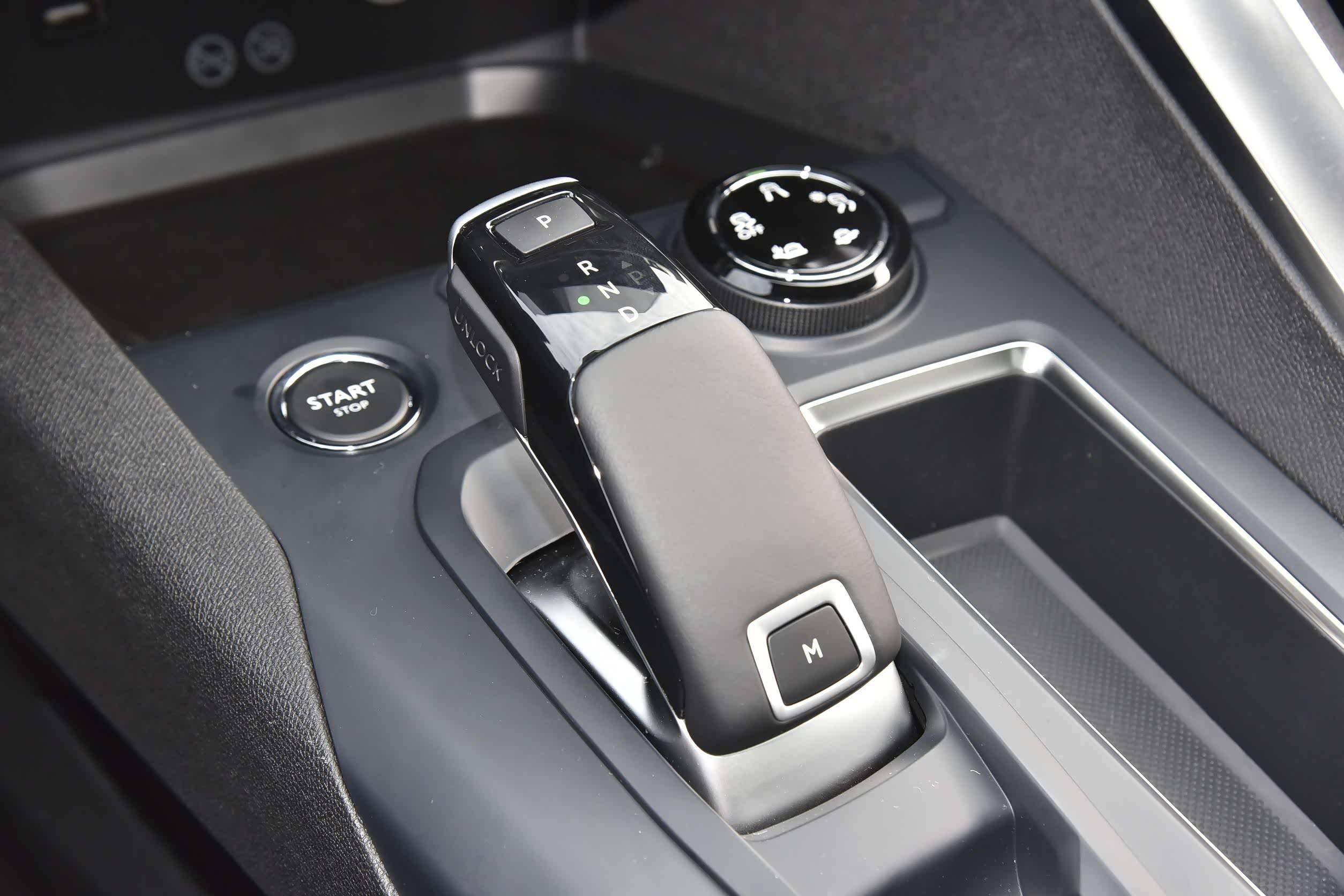 造型别致的飞航式电子挡杆