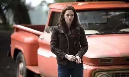 （《暮光之城》剧照）