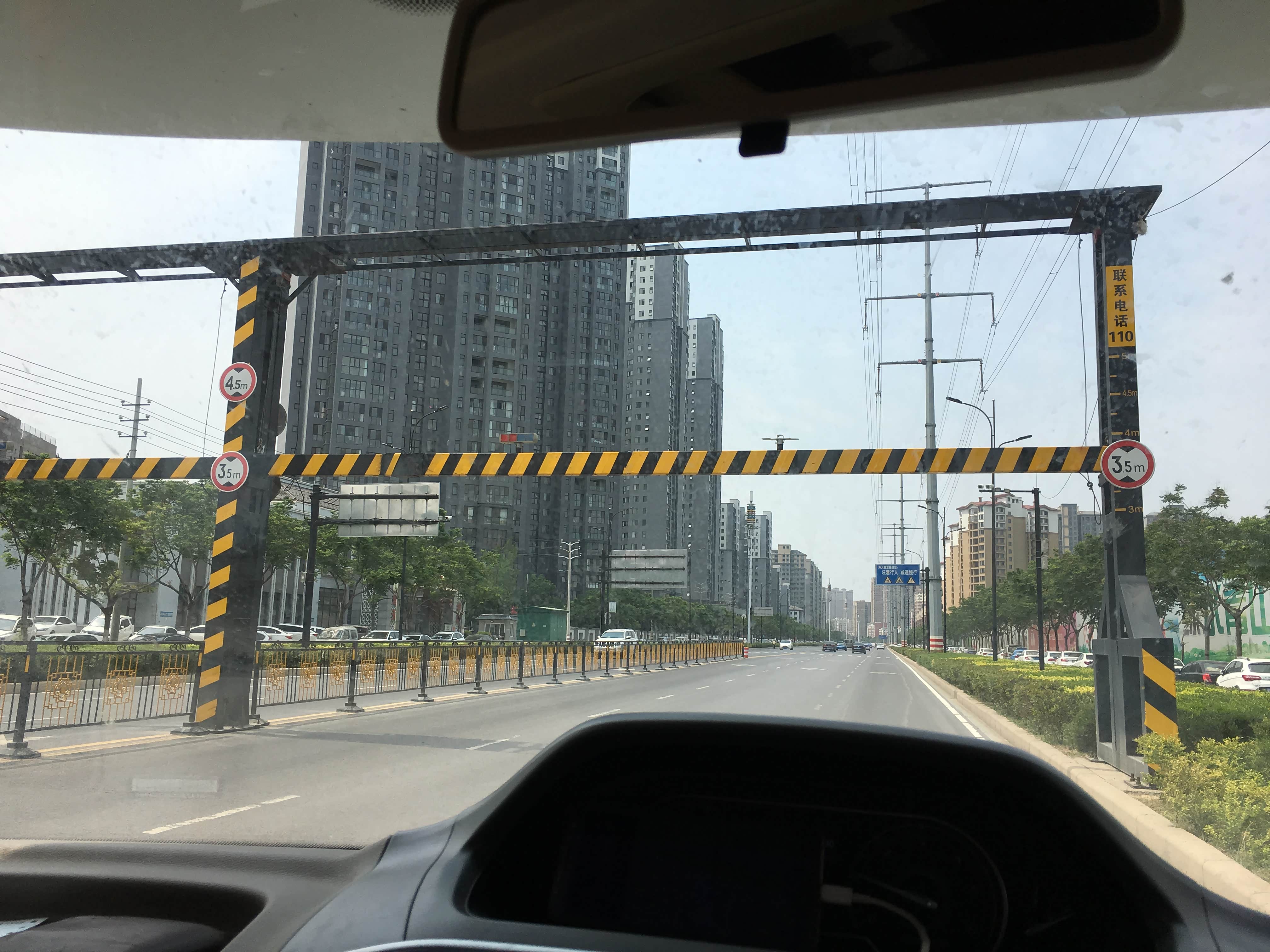 开着房车，看到限高杆，总会头皮发麻