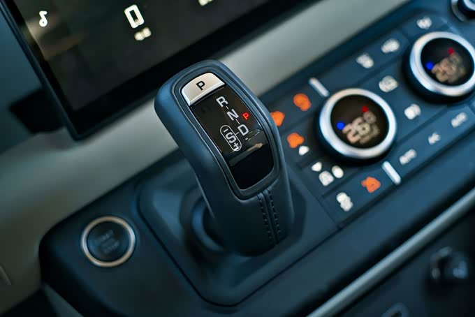 方向盘设计、配置与换挡形式（4分）