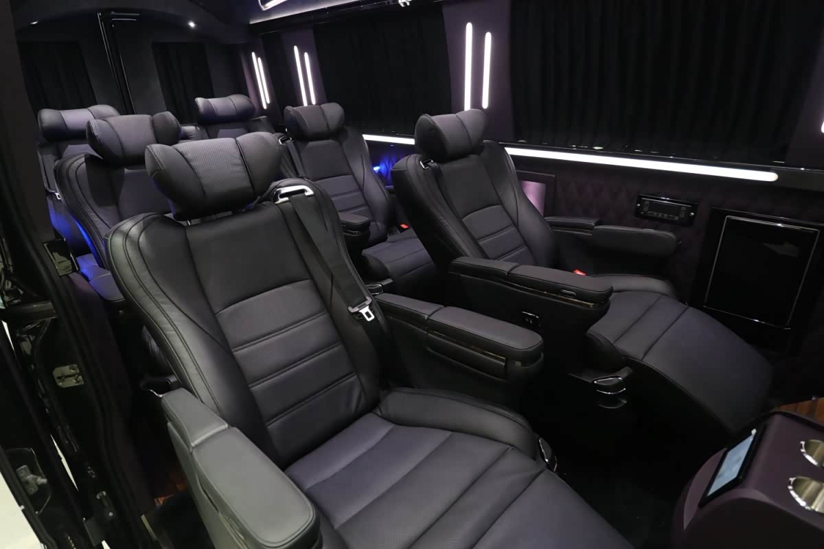 进口依维柯New Daliy 九座豪华商务舱