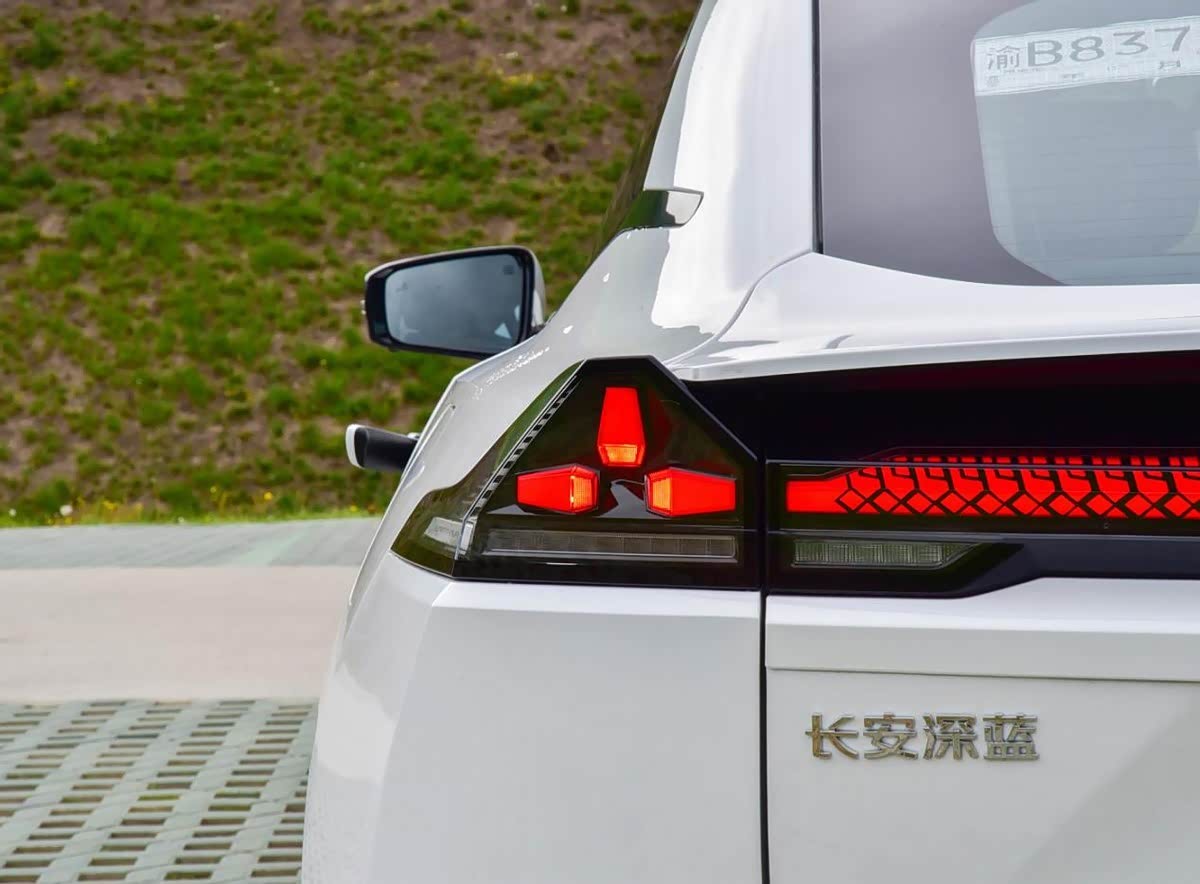 長安深藍SL03 2022款1.5L 1200增程版