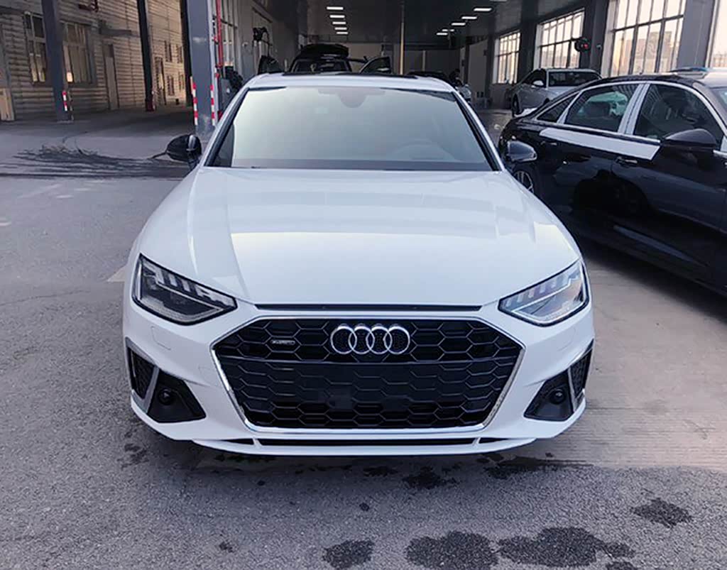 动感型（运动版）实车 黑色蜂窝状中网