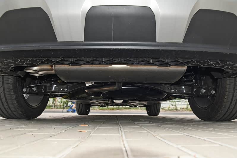 VS5全系都是前麦佛逊后多连杆式独立悬挂，再次让国内那些喜欢吐槽后扭力梁悬挂的消费者失声