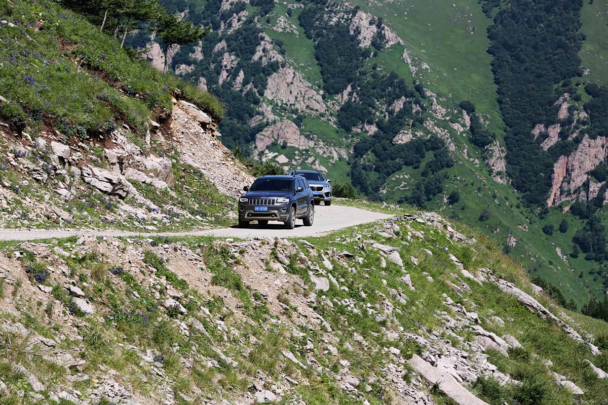 来到茶山以后海拔在1800米以上，景色十分好