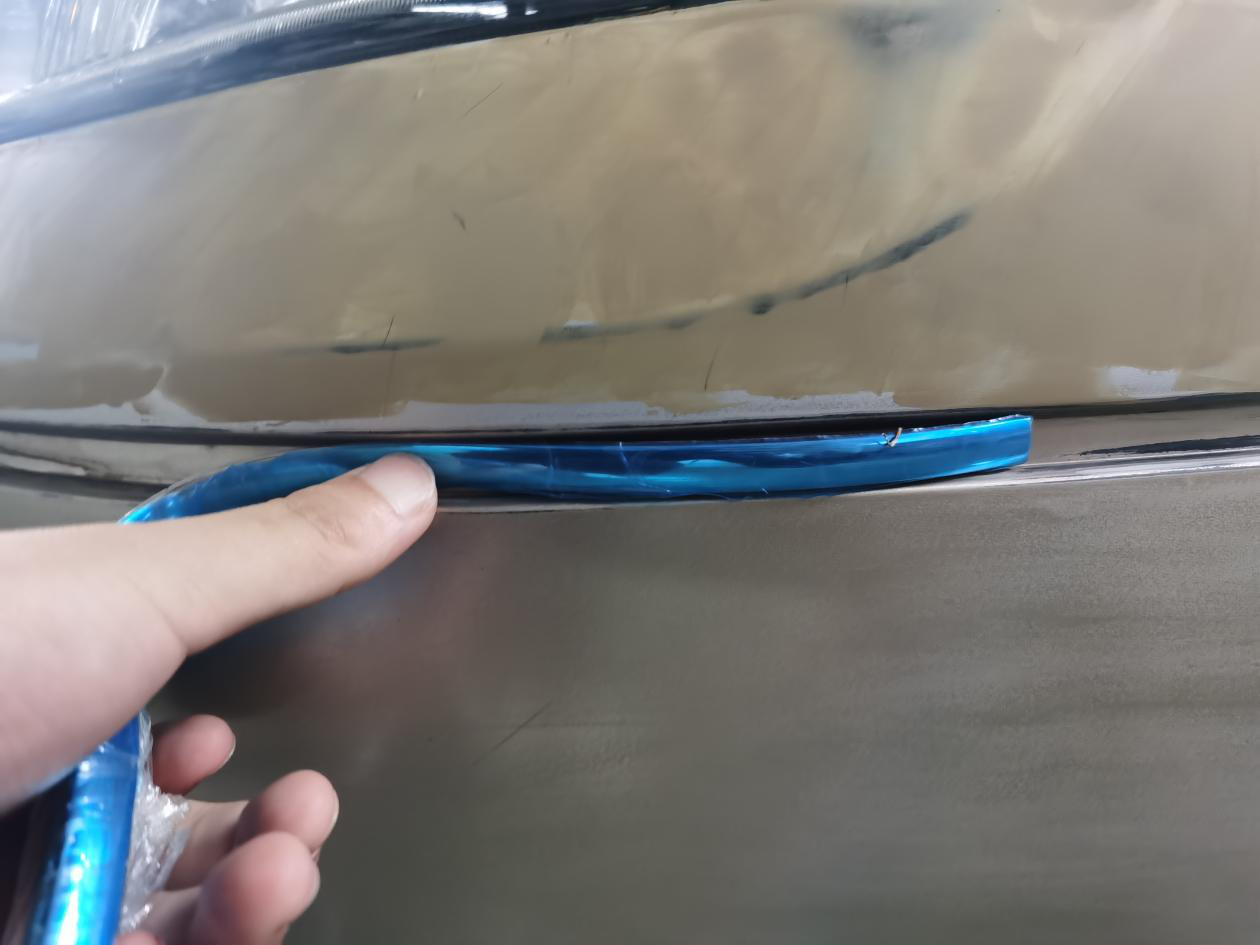 车身的装饰条已到，宽度刚刚合适。