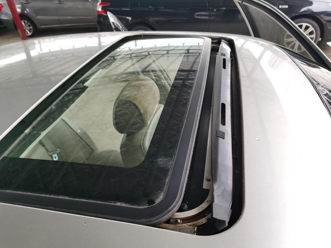 好在没用渗透进去，要不然顶棚就不保了。