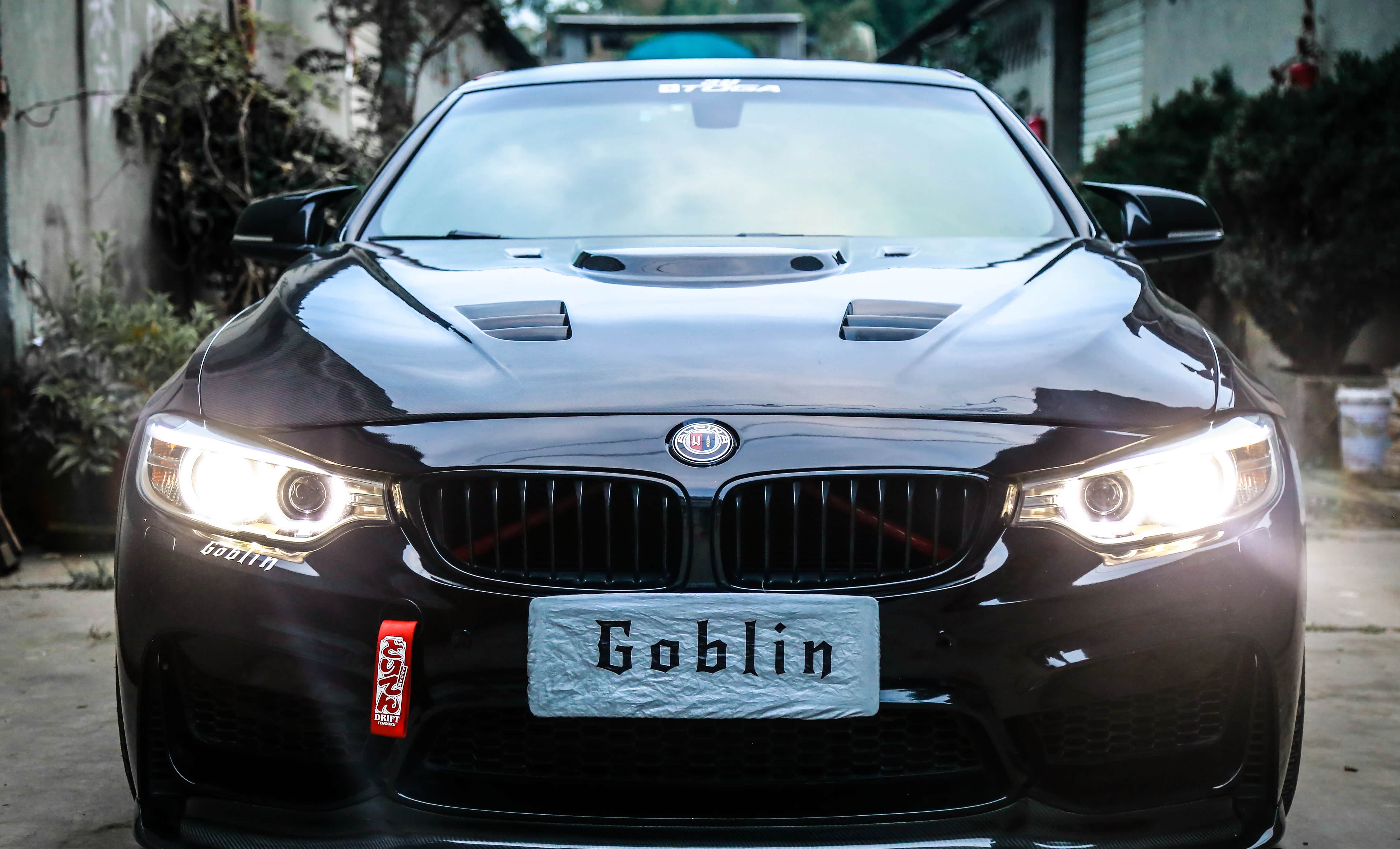 内部的两个支撑杆也喷成了红色