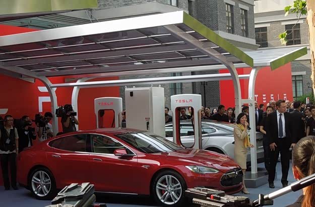 2014年4月，特斯拉首批中国车主交车仪式，名流云集