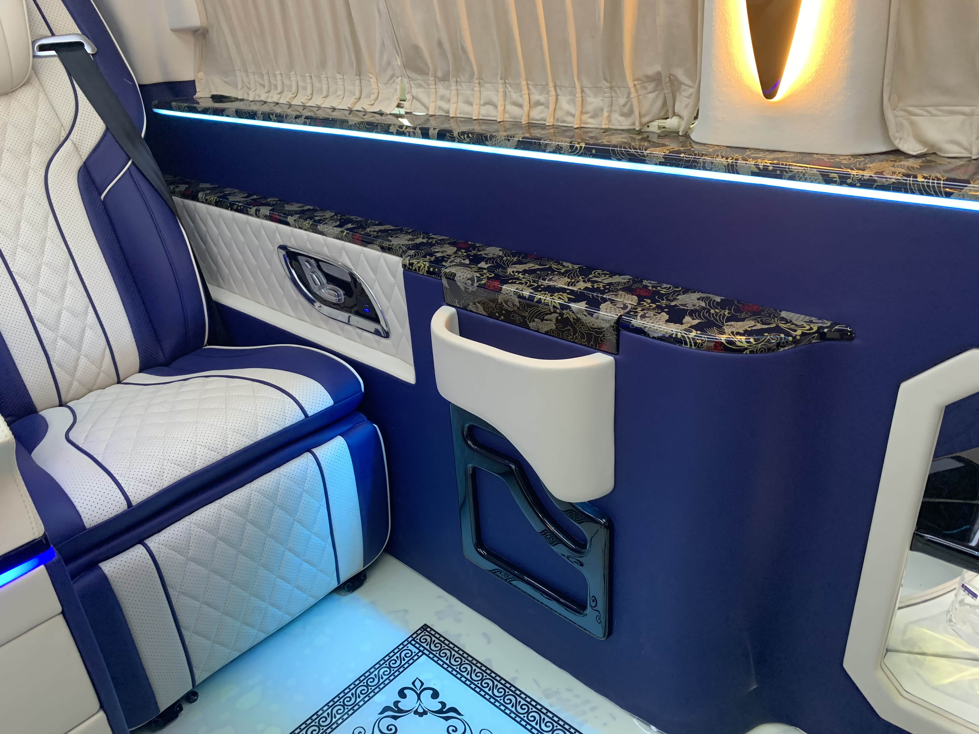 后舱侧壁造型+桃木+软包