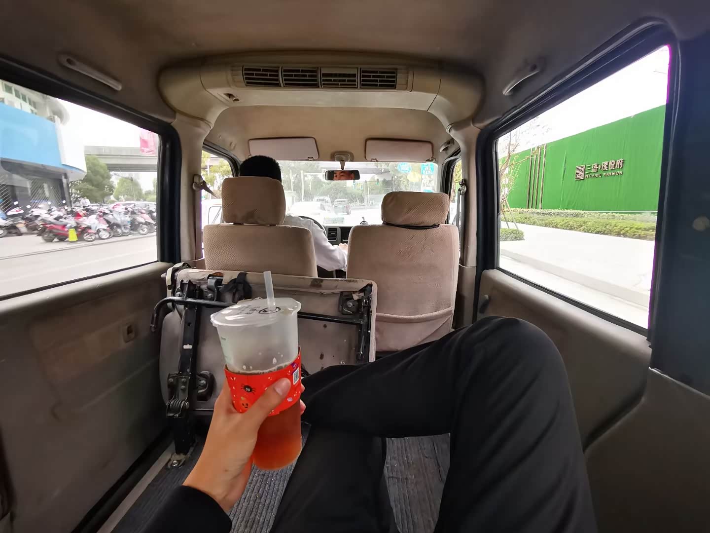 朋友开车，这个逼装的给多少分