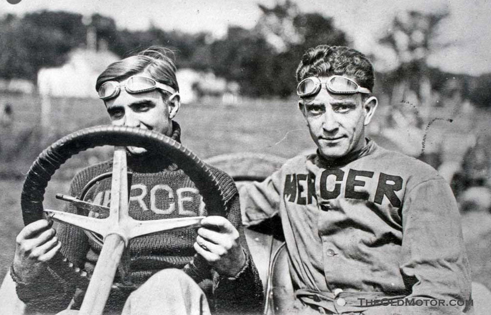 Washington A. Roebling II（右手）