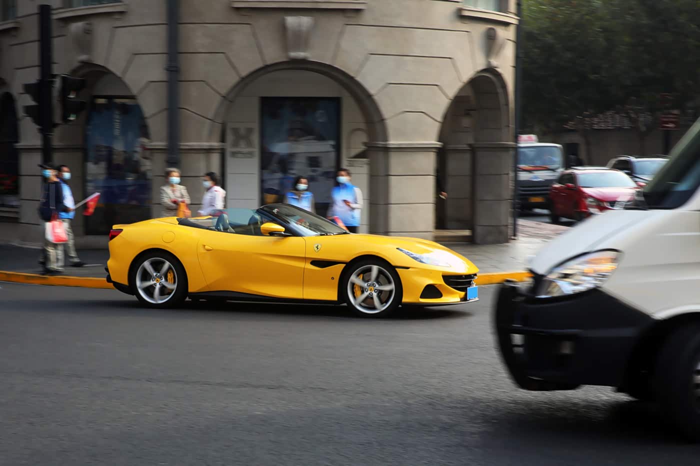 武康路，没有调色， 就是这么亮眼