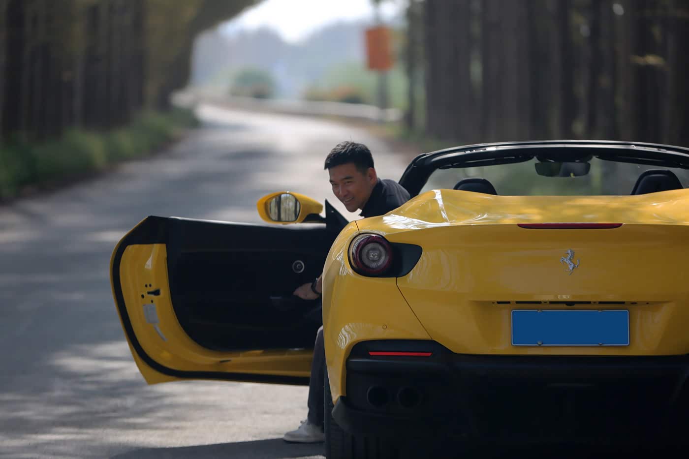 秋风习习，小老汉心情愉悦