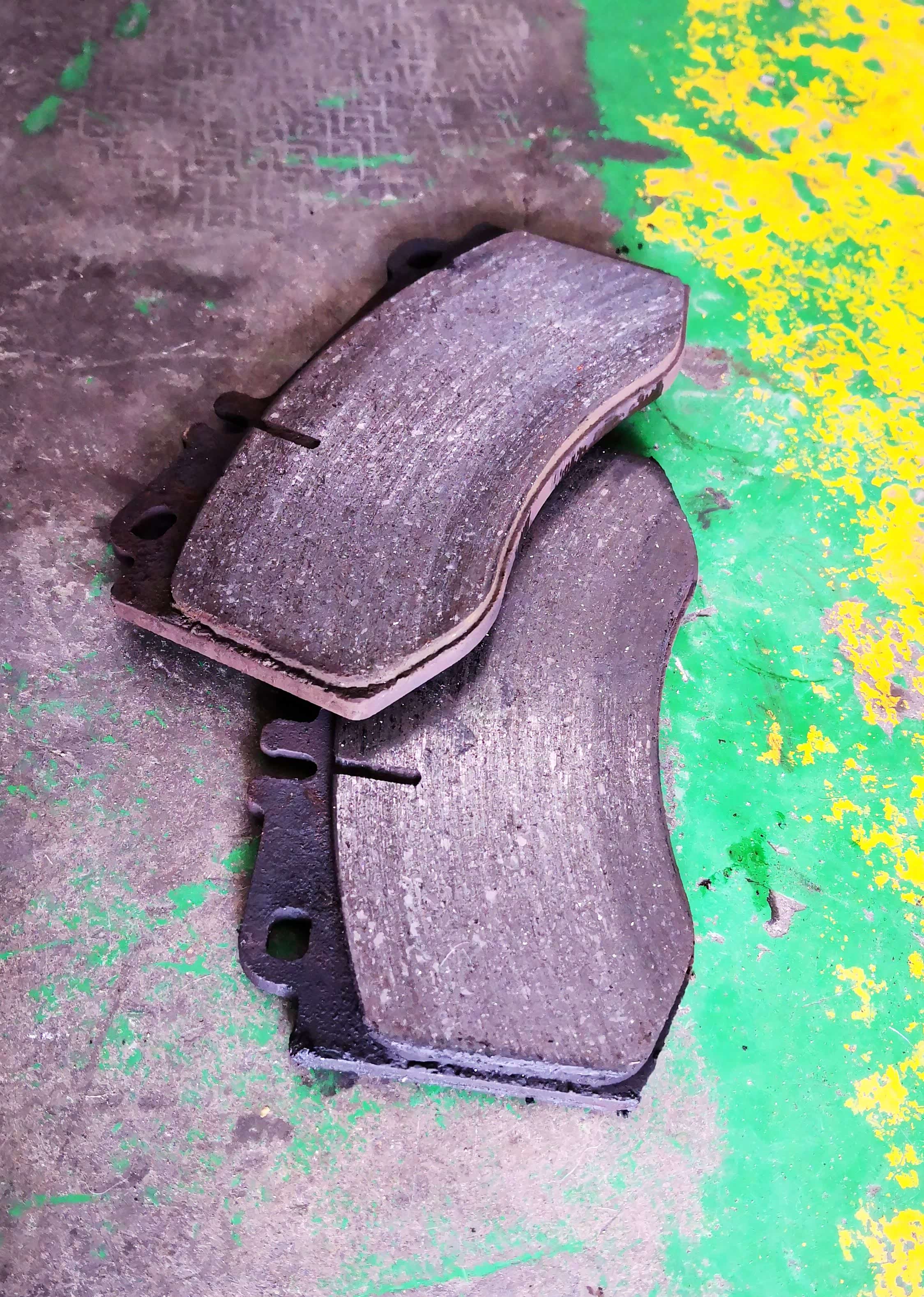 磨损严重的刹车片