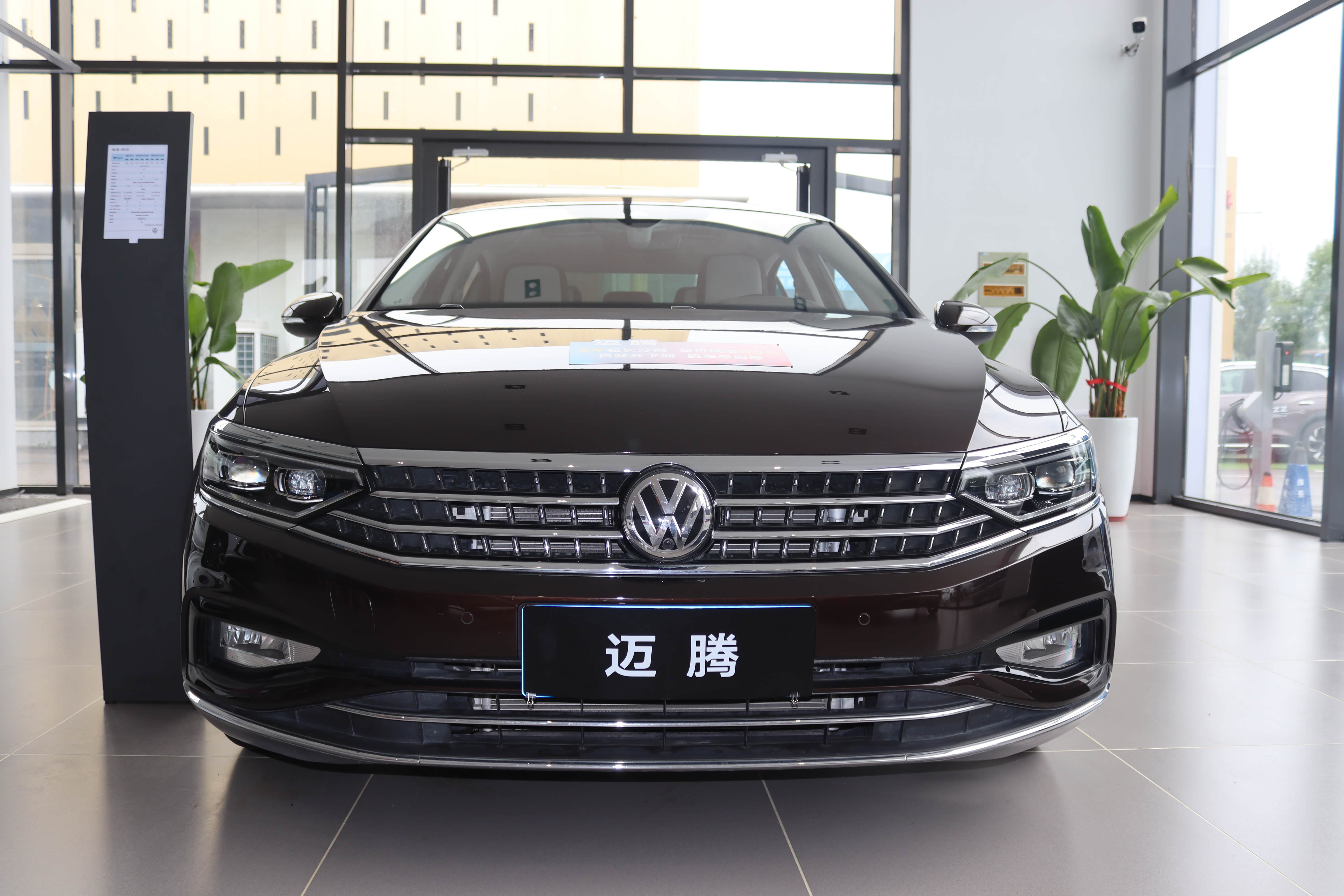 标杆级产品!探店2020款大众迈腾,颜值高,科技感足,是你的菜吗