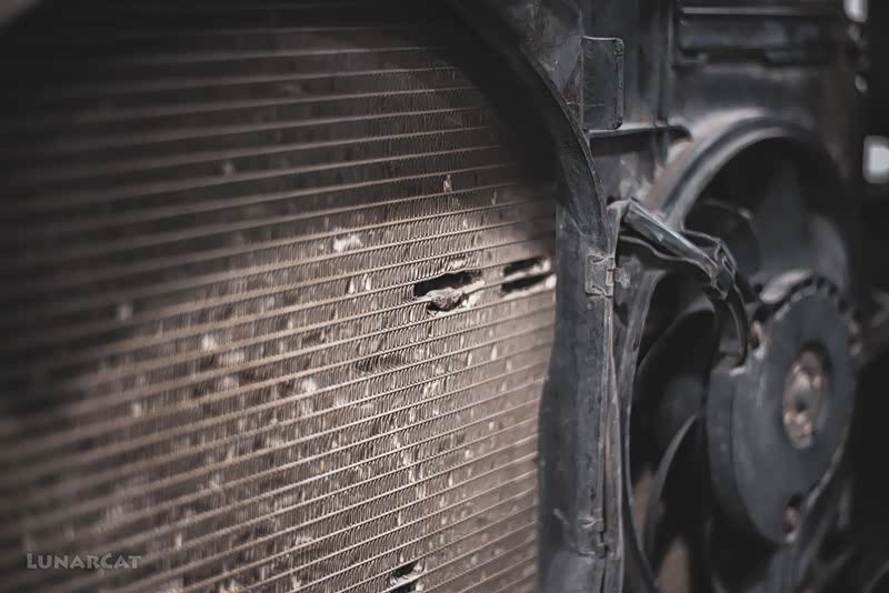 (图：水箱也是千疮百孔)