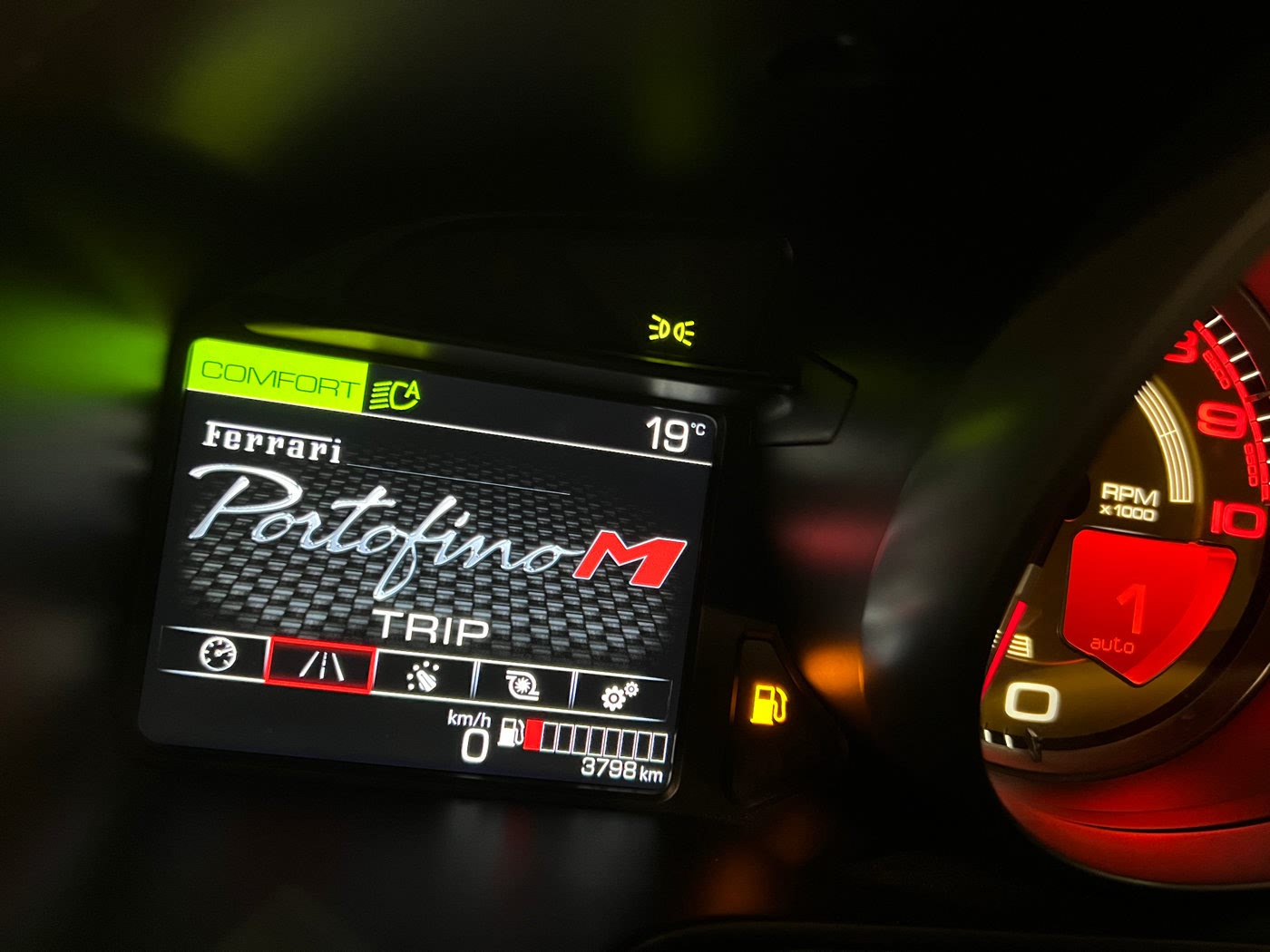 行车电脑的信息菜单集成在仪表盘的左侧