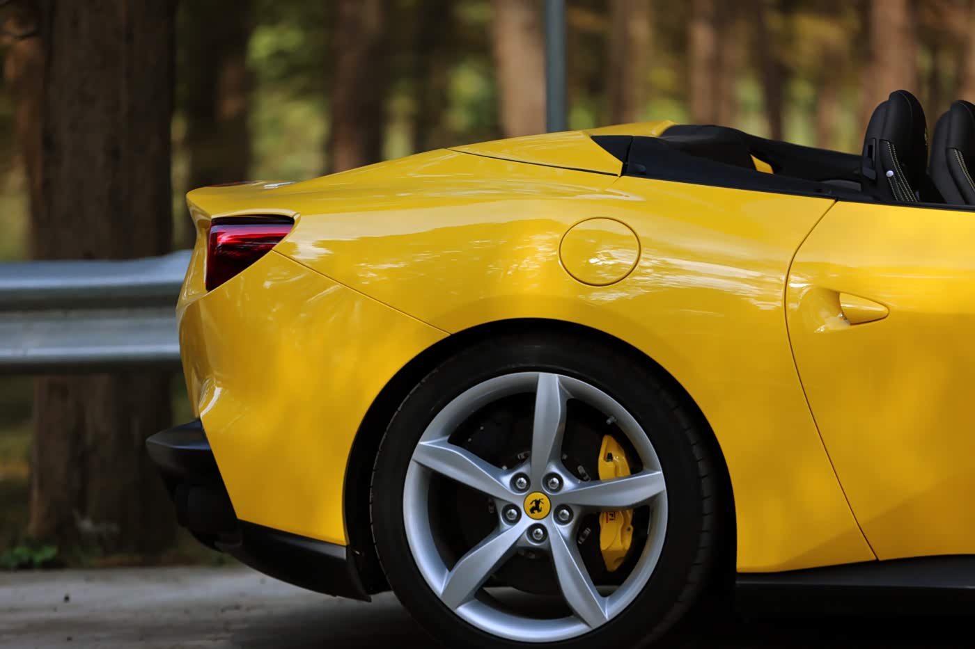 是台法拉利， 但走烂路似乎也没问题， 这不科学