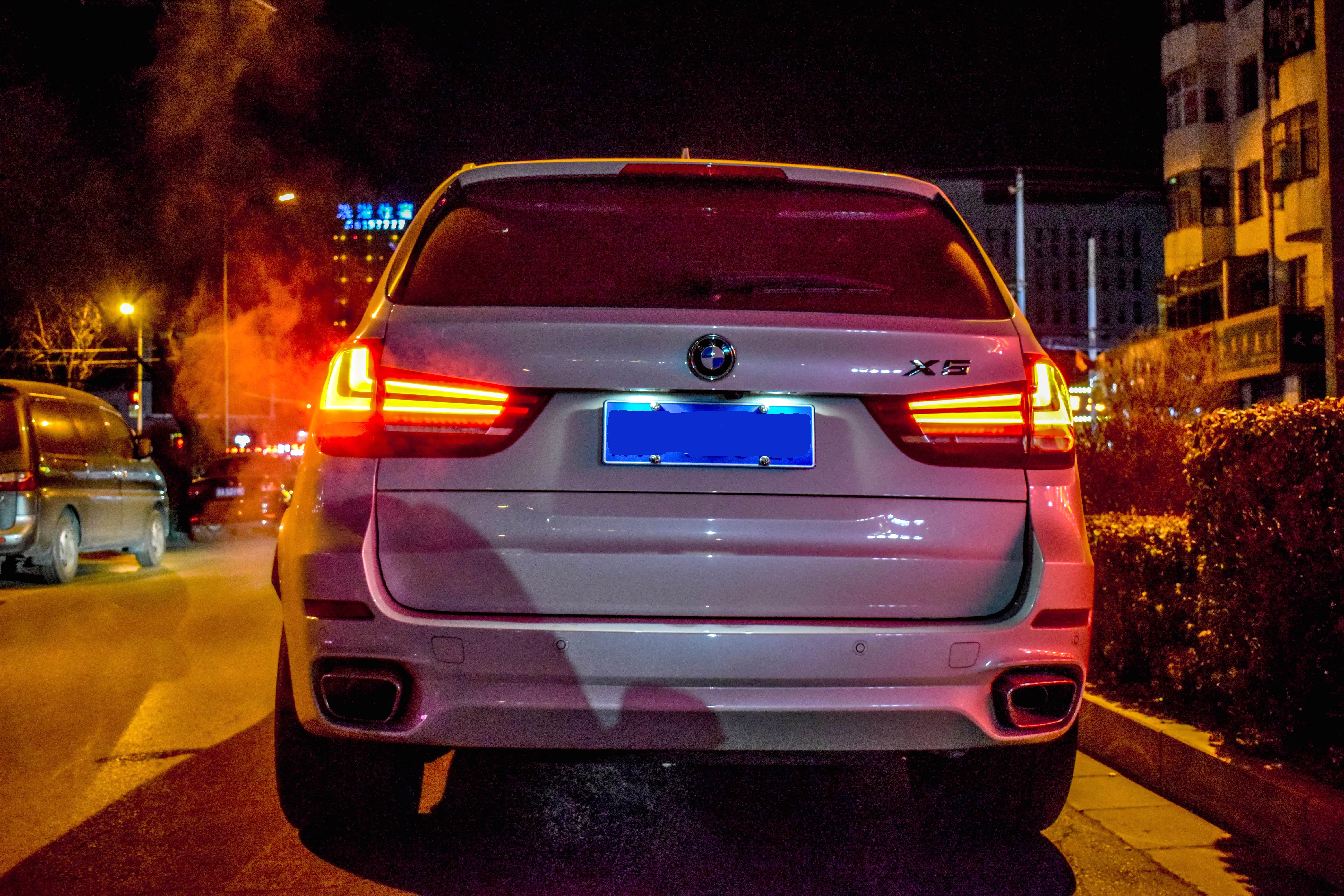 由于最近降温，每次发着车时，双排气的声浪，挺好听的。