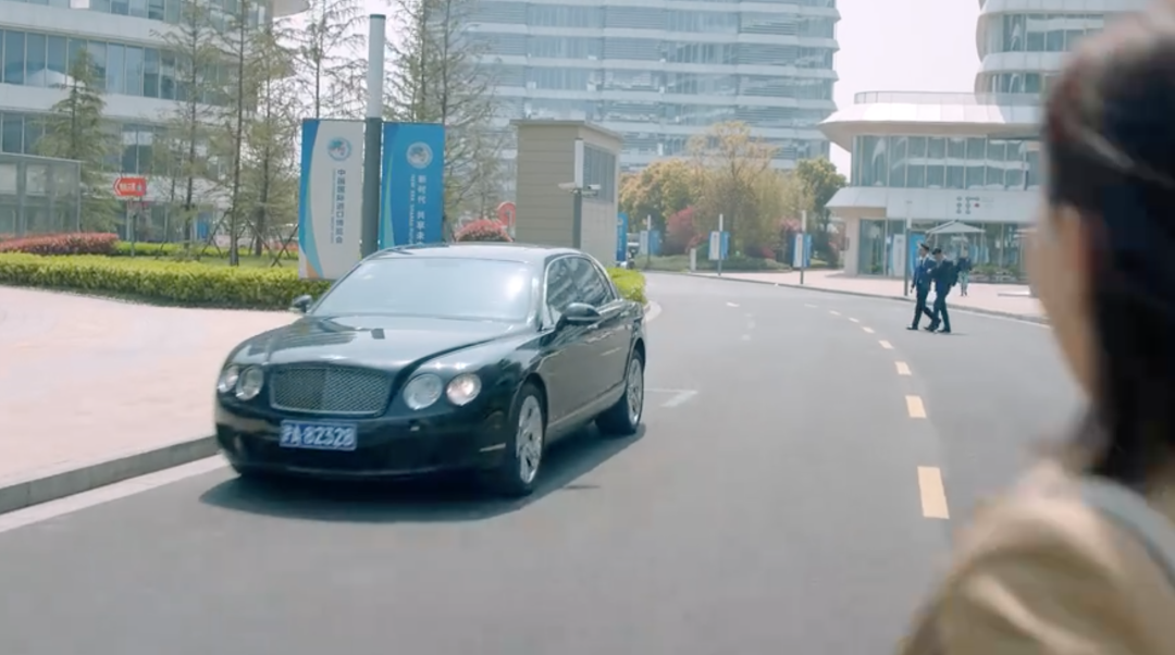 价值200多万的宾利飞驰