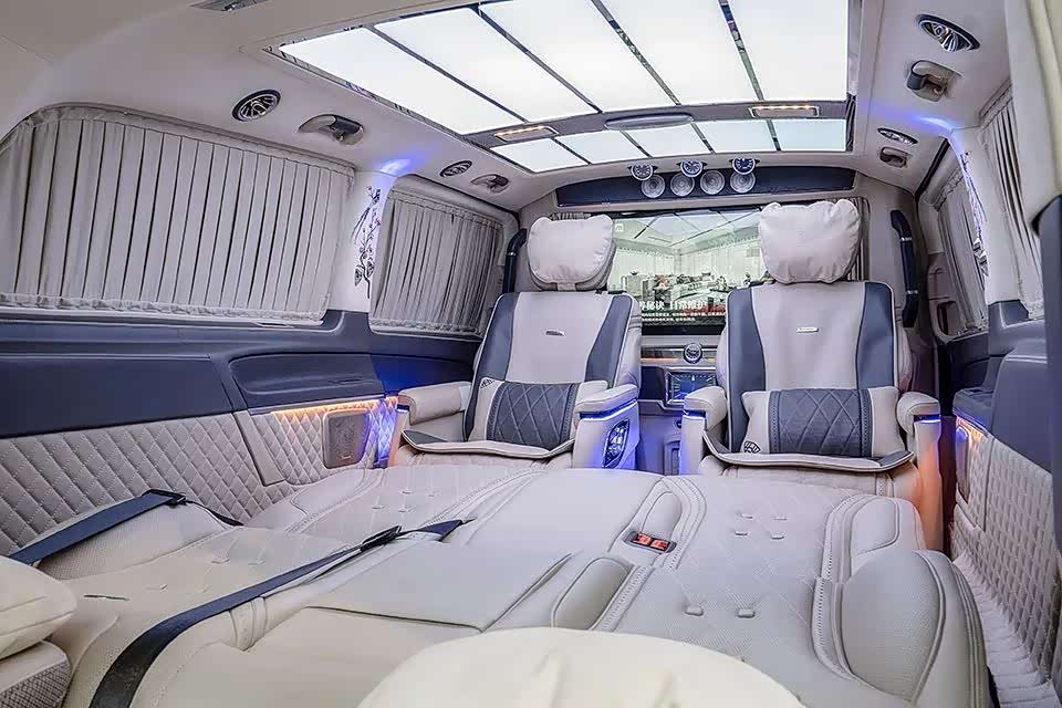 奔驰豪华七座隔断商务车