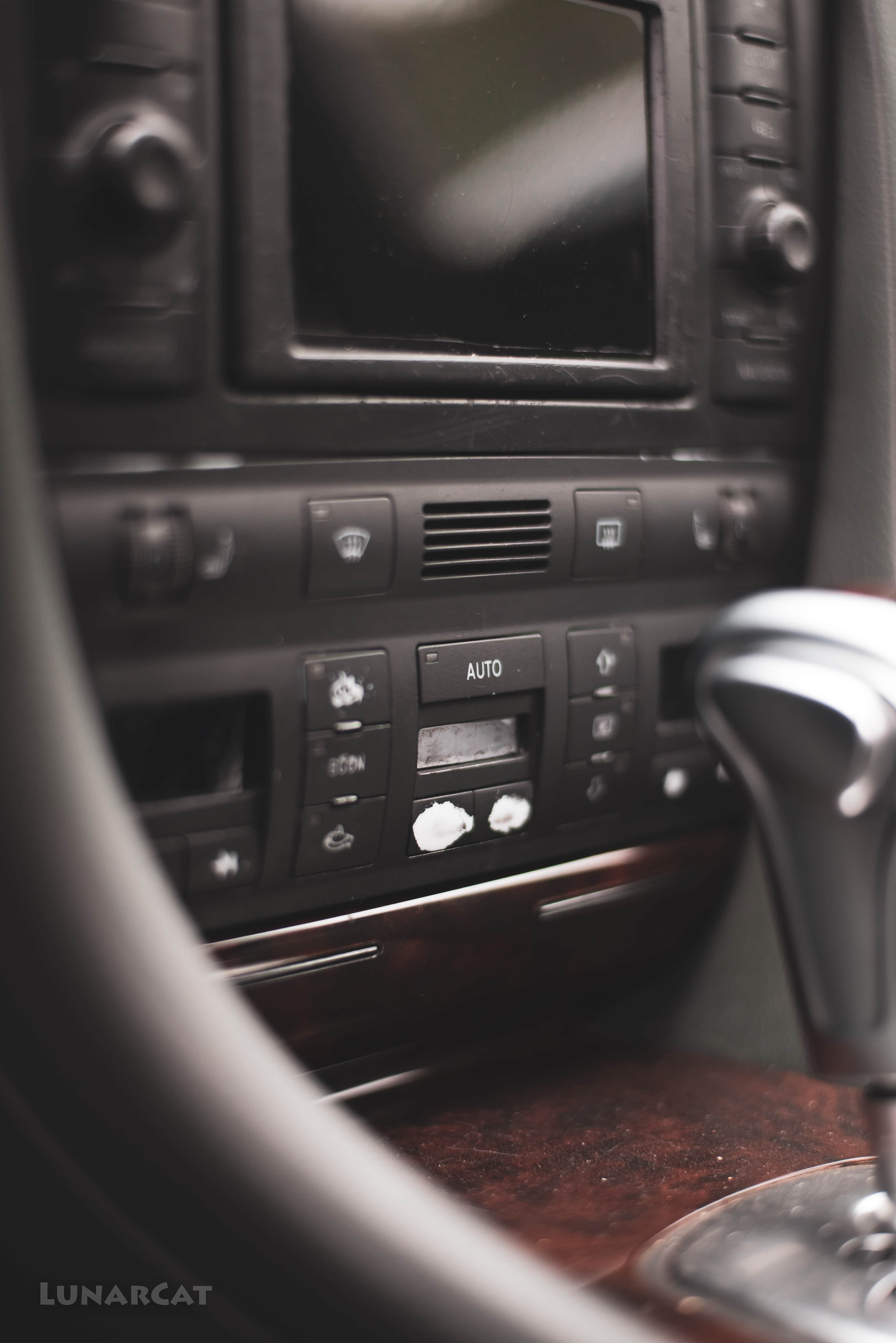 (图：前排空调面板)