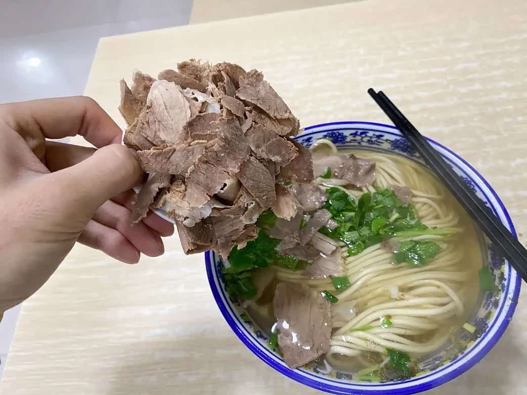 图：盐城10块一份的牛肉，同样的价格上海只能拿到五分之一。