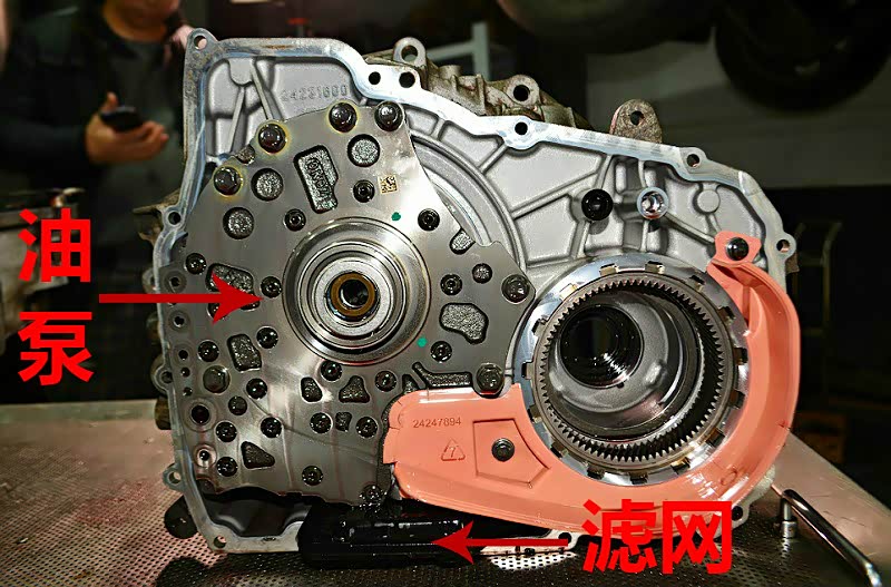 这是变速箱头壳，上面有油泵，油泵有一定的故障率。