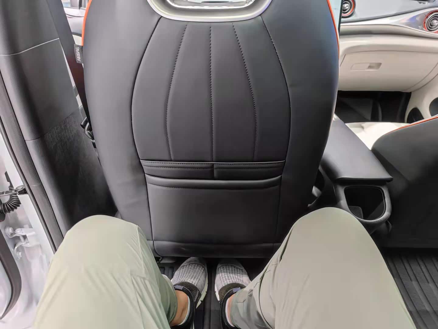 笔者后排腿部空间