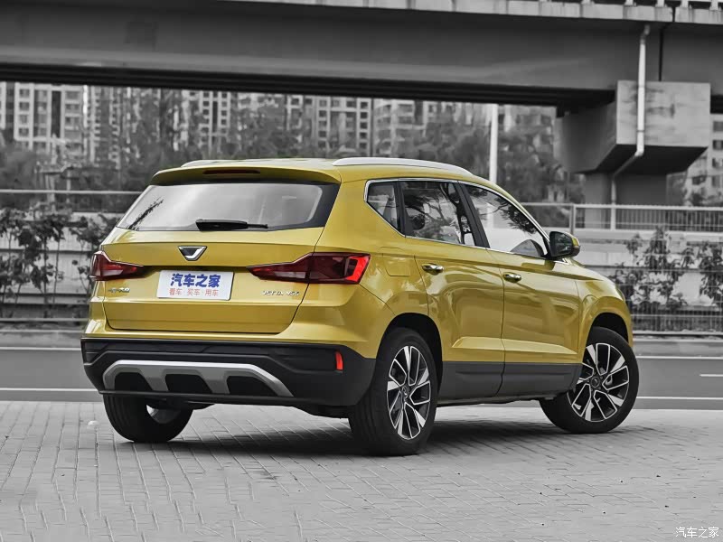 但在尾灯造型上，我们还是可以察觉到VS5与大众产品的一丝传承关系的，但这种传承并不刻意