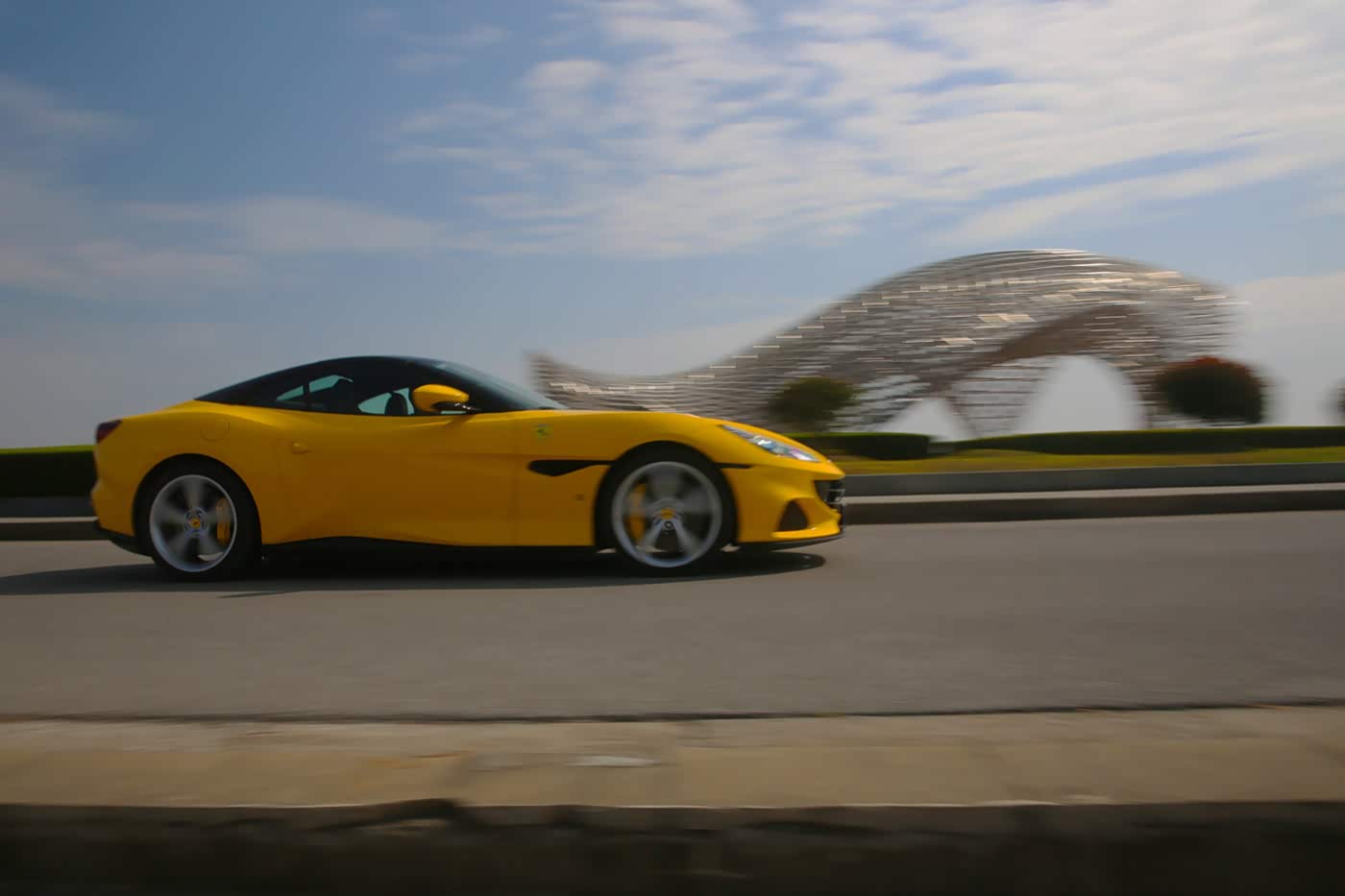 硬顶敞篷里算线条很自然了