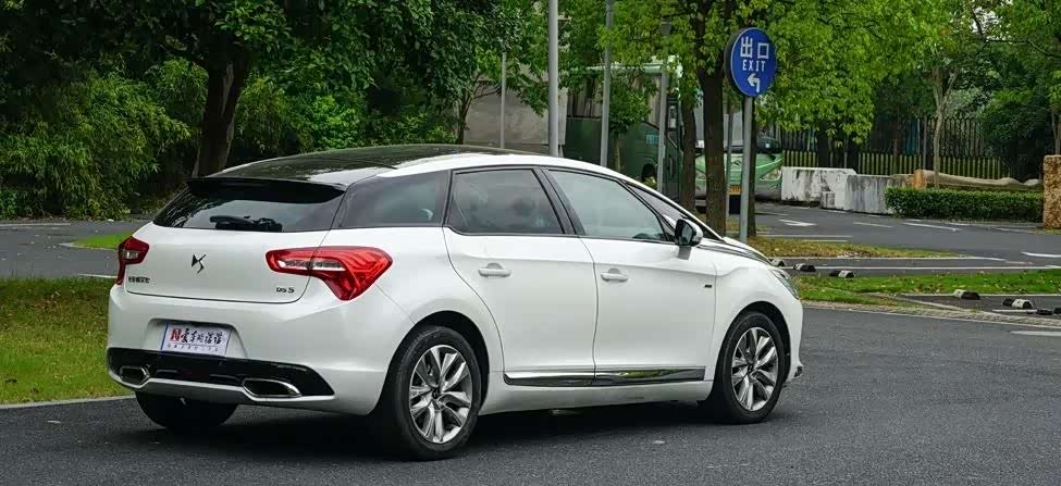 图：DS5，我认为最漂亮的车，没有之一