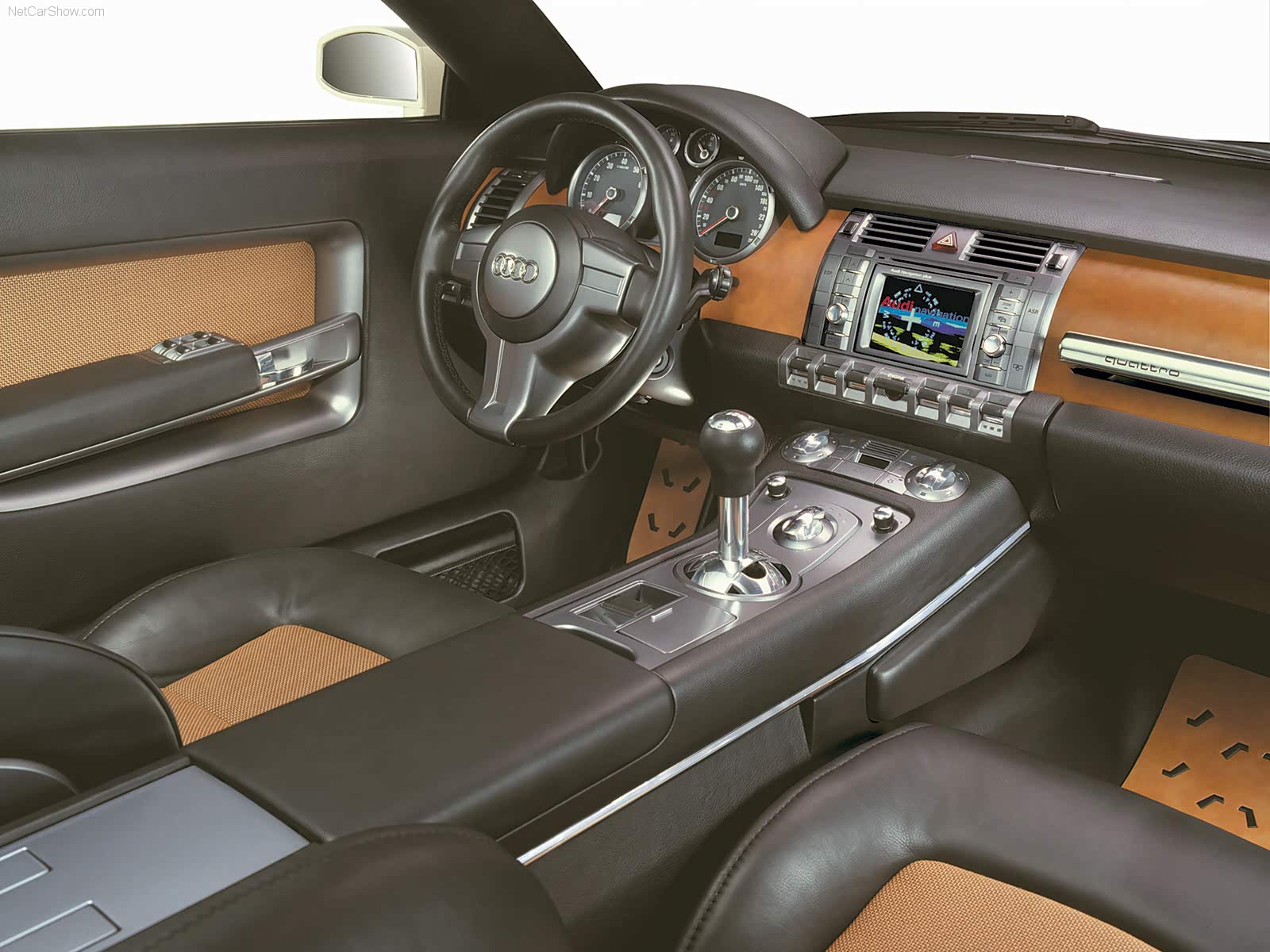 (图：Audi Steppenwolf概念车内饰)