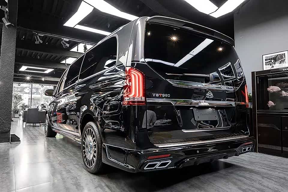 奔驰豪华七座隔断商务车